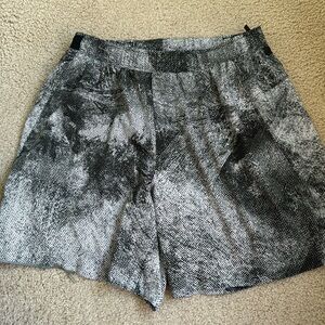 Lululemon Men’s Lined Shorts 6”